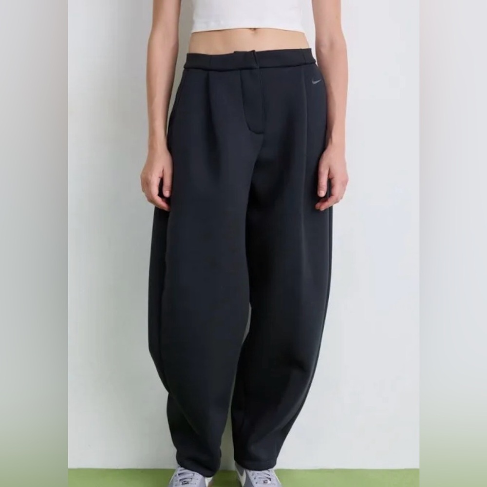 NWT NIKE Mid-rise loose pants!